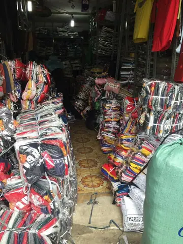 Lấy Quần Áo Giá Sỉ Tại Chợ Tân Bình: 4 Kinh Nghiệm Đạt Giá Rẻ & An Toàn Lấy Quần Áo Giá Sỉ Tại Chợ Tân Bình: 4 Kinh Nghiệm Đạt Giá Rẻ & An Toàn