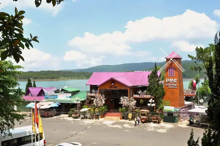 Gợi Ý Các Quán Cafe Gần Hồ Tuyền Lâm View Đẹp Cho Chuyến Đi Đà Lạt