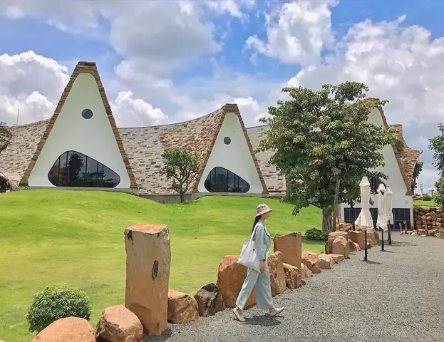 Khám Phá Top Quán Cafe Ngon Nhất Buôn Ma Thuột: Địa Điểm Thưởng Thức Cà Phê Đậm Vị Tây Nguyên Khám Phá Top Quán Cafe Ngon Nhất Buôn Ma Thuột: Địa Điểm Thưởng Thức Cà Phê Đậm Vị Tây Nguyên