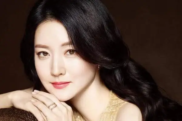 Tổng Hợp 9+ Nét Quý Tướng Phụ Nữ Điển Hình: Nhận Diện Mệnh Giàu Sang, Phú Quý Qua Nhân Tướng Học Tổng Hợp 9+ Nét Quý Tướng Phụ Nữ Điển Hình: Nhận Diện Mệnh Giàu Sang, Phú Quý Qua Nhân Tướng Học