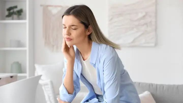 Răng Cắn Vào Má Trong Là Điềm Gì? Giải Mã Ý Nghĩa Dân Gian Và Nguyên Nhân Sức Khỏe Răng Cắn Vào Má Trong Là Điềm Gì? Giải Mã Ý Nghĩa Dân Gian Và Nguyên Nhân Sức Khỏe
