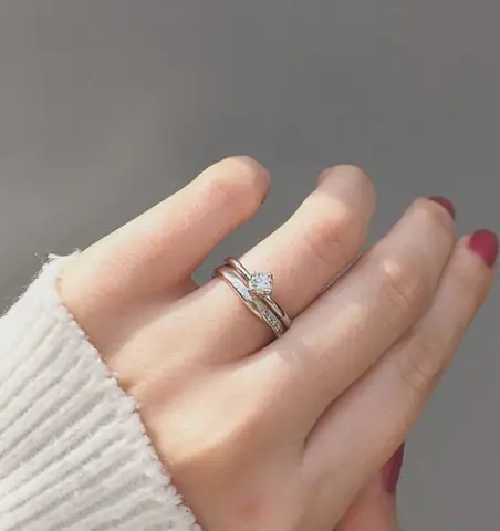 Giải Mã Vì Sao Đeo Nhẫn Ngón Áp Út Lại Gắn Liền Với Tình Yêu Và Hôn Nhân Giải Mã Vì Sao Đeo Nhẫn Ngón Áp Út Lại Gắn Liền Với Tình Yêu Và Hôn Nhân