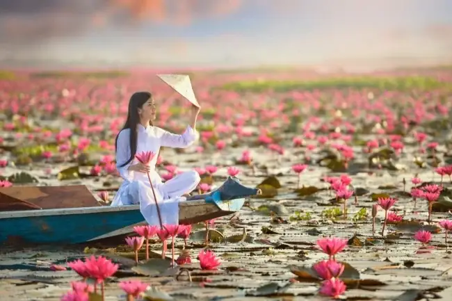 Giải Mã Tâm Sinh Tướng Phụ Nữ: Ý Nghĩa, 10+ Nét Tướng Phúc Hậu & Bí Quyết Tu Tâm Đẹp Vận Giải Mã Tâm Sinh Tướng Phụ Nữ: Ý Nghĩa, 10+ Nét Tướng Phúc Hậu & Bí Quyết Tu Tâm Đẹp Vận