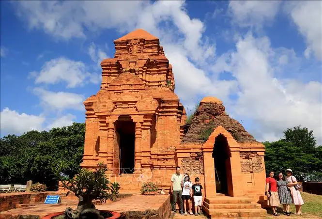 Khám Phá Tháp Po Sah Inư (tháp Chàm Poshanư) Bình Thuận: Kiến Trúc Chăm Cổ Và Hướng Dẫn Tham Quan Khám Phá Tháp Po Sah Inư (tháp Chàm Poshanư) Bình Thuận: Kiến Trúc Chăm Cổ Và Hướng Dẫn Tham Quan