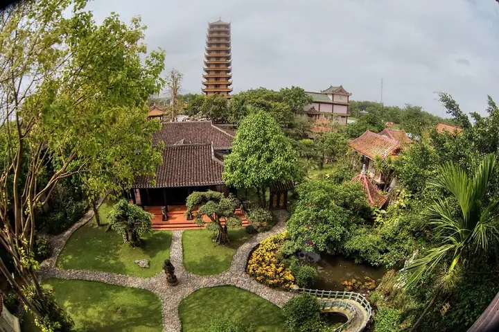 Thông Tin Về Thầy Đồng Ngộ – Trụ Trì Chùa Thiên Hưng Bình Định Và Ngôi Chùa Tâm Linh Nổi Tiếng