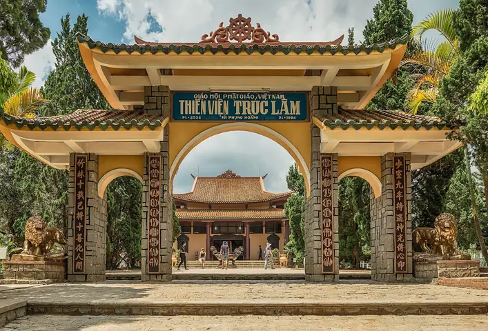 Thiền Viện Trúc Lâm Là Gì: Định Nghĩa Và Nguồn Gốc Dòng Thiền Việt Nam