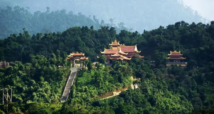 Cẩm Nang Tham Quan Thiền Viện Trúc Lâm Đà Lạt Cho Du Khách Muốn Tìm Không Gian Tâm Linh Thanh Tịnh Bên Hồ Tuyền Lâm