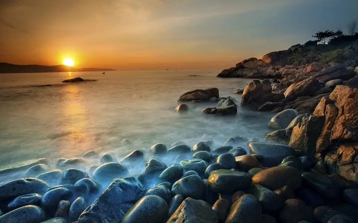 Thuyết Minh Về Bãi Tắm Hoàng Hậu: Vẻ Đẹp Và Đặc Điểm Của Bãi Trứng Tại Quy Nhơn