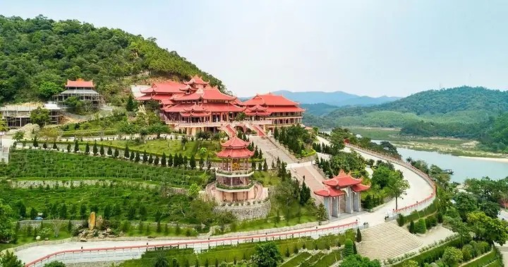Thuyết Minh Về Đền Cửa Ông: Lịch Sử, Kiến Trúc Và Ý Nghĩa Di Tích Cẩm Phả