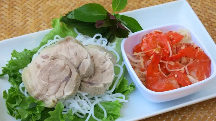 Hướng Dẫn Thưởng Thức Tôm Chua Huế: Cách Ăn Và Món Kèm Ngon Miệng