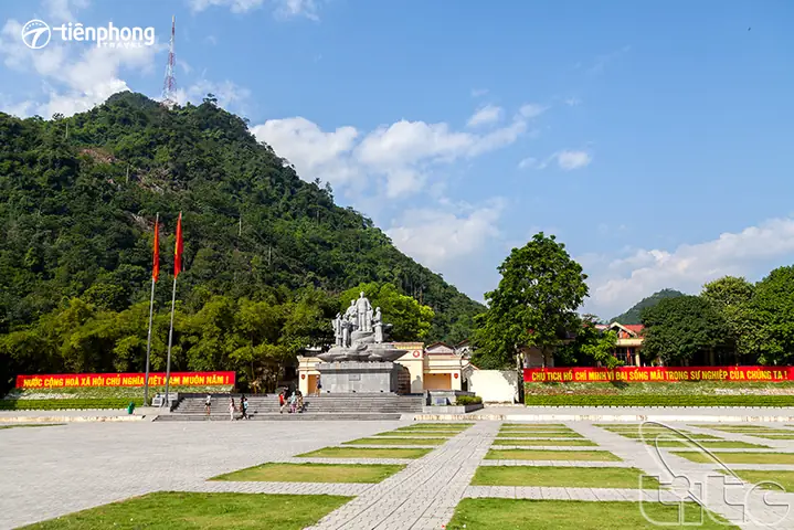 Khám Phá Trung Tâm Thành Phố Hà Giang Có Gì: Địa Điểm Và Trải Nghiệm Cho Du Khách Khám Phá Trung Tâm Thành Phố Hà Giang Có Gì: Địa Điểm Và Trải Nghiệm Cho Du Khách