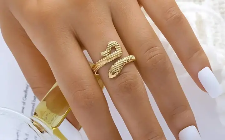 Tuổi Tân Mùi Đeo Nhẫn Ngón Nào Để Hợp Phong Thủy Và Hút Tài Lộc? Tuổi Tân Mùi Đeo Nhẫn Ngón Nào Để Hợp Phong Thủy Và Hút Tài Lộc?