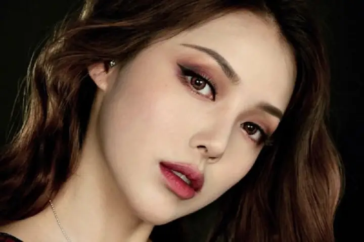 Giải Mã Tướng Mắt Đa Tình: Đặc Điểm Nhận Biết, Ý Nghĩa Nhân Tướng Và Ảnh Hưởng Đến Tình Duyên