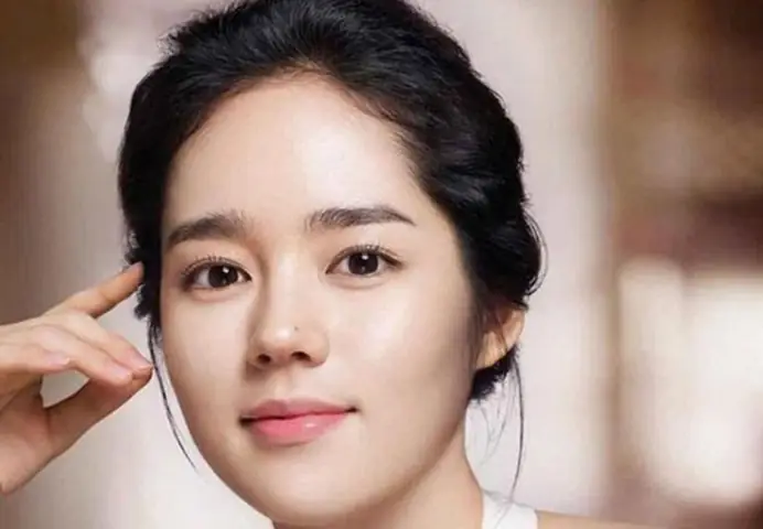 Nhận Biết Phụ Nữ Vượng Phu Ích Tử Qua Đặc Điểm Tướng Mặt Theo Quan Niệm Nhân Tướng Học