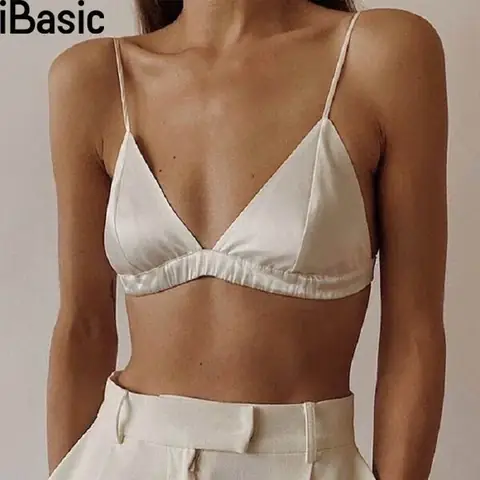 Giải Mã Tướng Phụ Nữ Ngực Lép: Xấu Hay Đẹp, Có Thật Sự Vượng Phu Giúp Chồng?