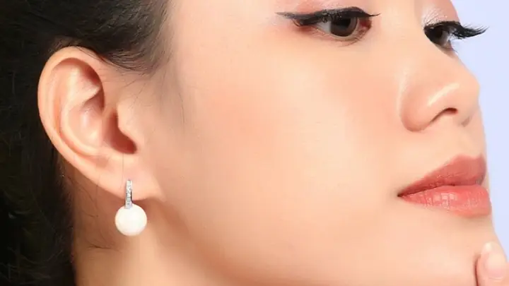 Giải Mã Tướng Tai Nhỏ Nữ: Tính Cách, Vận Mệnh Tiền Bạc & Tình Duyên Chi Tiết Giải Mã Tướng Tai Nhỏ Nữ: Tính Cách, Vận Mệnh Tiền Bạc & Tình Duyên Chi Tiết