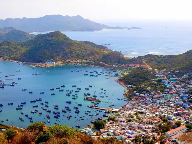 Phân Tích Vị Trí Chiến Lược Của Vịnh Cam Ranh Trong Bản Đồ Quân Sự Và Kinh Tế Việt Nam Phân Tích Vị Trí Chiến Lược Của Vịnh Cam Ranh Trong Bản Đồ Quân Sự Và Kinh Tế Việt Nam