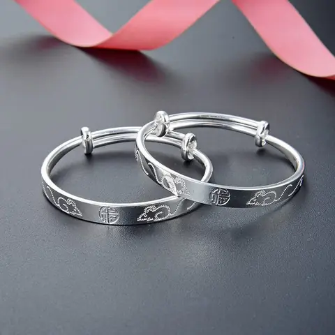 Gợi Ý Các Mẫu Vòng Tay Bạc Cho Bé Trai Đẹp Và An Toàn Cho Phụ Huynh Chọn Mua