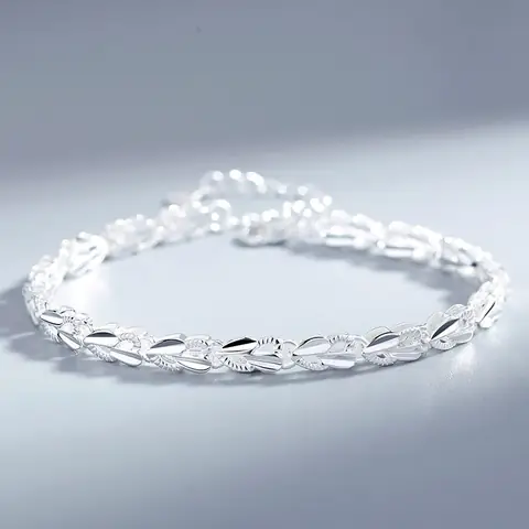 Gợi Ý Các Mẫu Vòng Tay Bạc Nữ Đơn Giản Đẹp Và Dễ Phối Đồ Cho Nàng