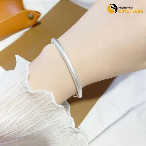 Gợi Ý Các Mẫu Vòng Tay Bạc Nữ Đơn Giản Đẹp Và Dễ Phối Đồ Cho Nàng