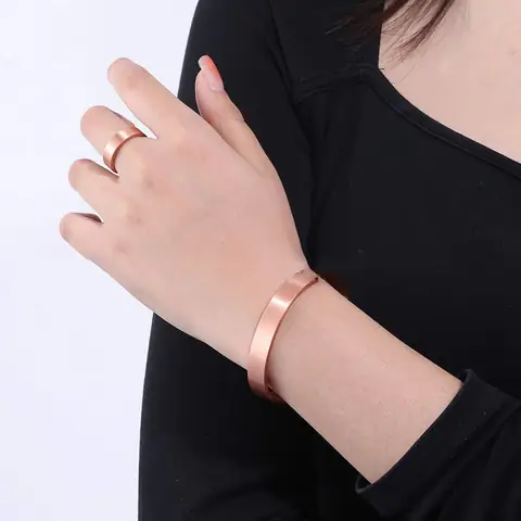 Tìm Hiểu Vòng Tay Bằng Đồng Nguyên Chất: Tác Dụng, Chất Liệu Và Giá Cho Người Muốn Đeo Trang Sức Sức Khỏe