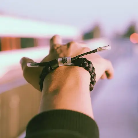 Mua Vòng Tay Bóng Rổ Rastaclat Chính Hãng – Giá, Đánh Giá & Hướng Dẫn Chọn Mua