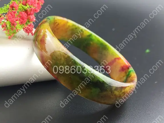 Tìm Hiểu Vòng Tay Cẩm Thạch Tứ Quý: Ý Nghĩa Phong Thủy, Kiểu Dáng Và Nơi Mua Uy Tín