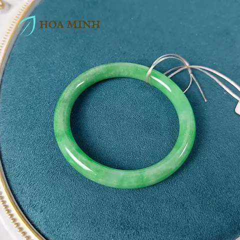 Vòng Tay Cẩm Thạch Xanh: Ý Nghĩa Phong Thủy, Cách Chọn Và Bảo Quản Cho Người Mệnh Phù Hợp Vòng Tay Cẩm Thạch Xanh: Ý Nghĩa Phong Thủy, Cách Chọn Và Bảo Quản Cho Người Mệnh Phù Hợp