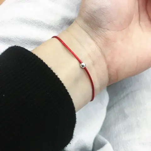 Vòng Tay Chỉ Đỏ Nam: Ý Nghĩa, Cách Chọn Và Cách Đeo Đúng Phong Thủy Vòng Tay Chỉ Đỏ Nam: Ý Nghĩa, Cách Chọn Và Cách Đeo Đúng Phong Thủy