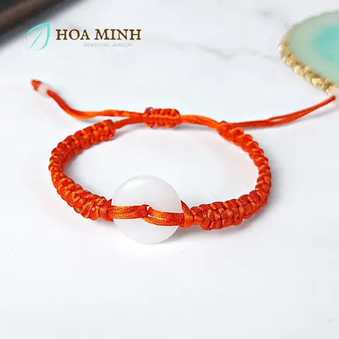 Khám Phá Vòng Tay Dây Đỏ May Mắn: Ý Nghĩa, Cách Đeo Và Chọn Mua Cho Người Muốn Thu Hút Tài Lộc Khám Phá Vòng Tay Dây Đỏ May Mắn: Ý Nghĩa, Cách Đeo Và Chọn Mua Cho Người Muốn Thu Hút Tài Lộc