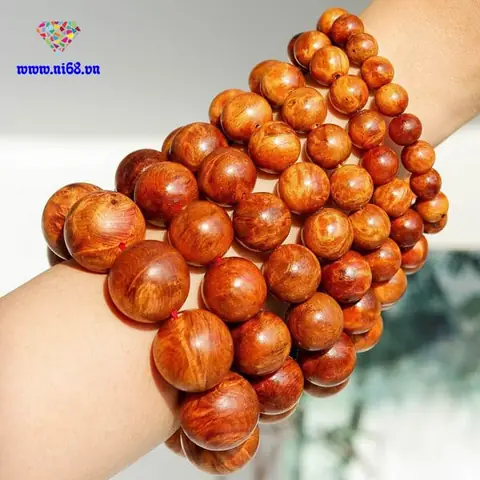 Tất Cả Về Vòng Tay Gỗ Huyết Rồng: Ý Nghĩa, Cách Phân Biệt Thật Giả, Giá Và Nơi Mua