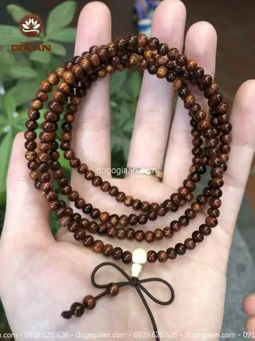 Khám Phá Vòng Tay Gỗ Sưa 108 Hạt: Ý Nghĩa, Chất Liệu Và Nơi Mua Uy Tín