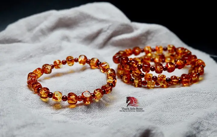 Tìm Hiểu Vòng Tay Hổ Phách Amber: Công Dụng, Giá Bao Nhiêu Và Cách Nhận Biết Thật