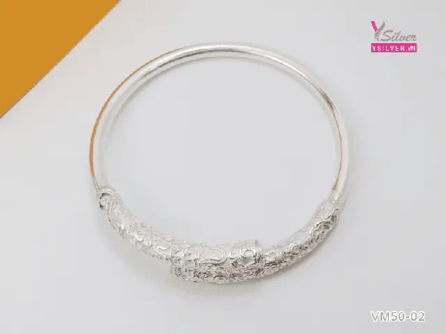 Hướng Dẫn Chọn Mua Vòng Tay Kim Cô Bạc (kim Cô Hoàn) Cho Nam Nữ: Chất Liệu, Mẫu Mã Và Giá Tham Khảo