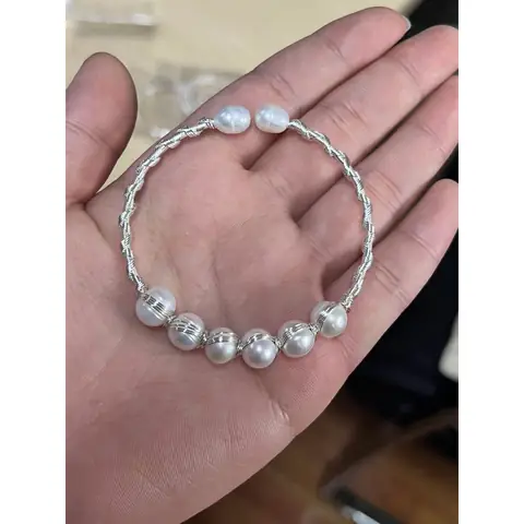 Khám Phá Các Mẫu Vòng Tay Ngọc Trai Handmade Xinh Xắn Dành Cho Nữ Làm Quà Tặng Khám Phá Các Mẫu Vòng Tay Ngọc Trai Handmade Xinh Xắn Dành Cho Nữ Làm Quà Tặng