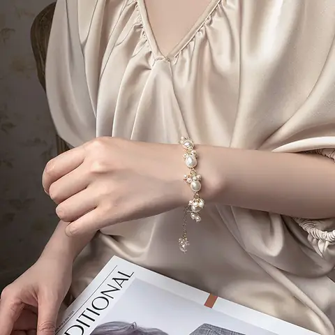 Khám Phá Các Mẫu Vòng Tay Ngọc Trai Handmade Xinh Xắn Dành Cho Nữ Làm Quà Tặng Khám Phá Các Mẫu Vòng Tay Ngọc Trai Handmade Xinh Xắn Dành Cho Nữ Làm Quà Tặng