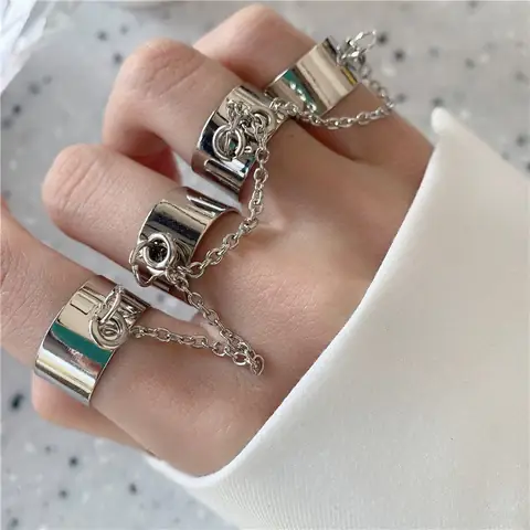 Hướng Dẫn Chọn Mua Vòng Tay Nối Nhẫn Nam: Kiểu Dáng, Chất Liệu & Cách Đeo Thời Thượng Hướng Dẫn Chọn Mua Vòng Tay Nối Nhẫn Nam: Kiểu Dáng, Chất Liệu & Cách Đeo Thời Thượng