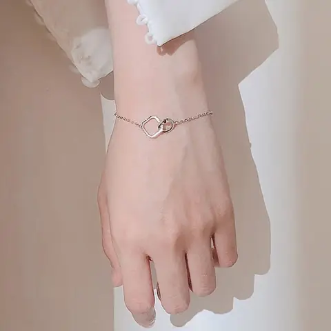 Khám Phá Các Mẫu Vòng Tay Nữ Cá Tính Đẹp Và Địa Chỉ Mua Uy Tín Cho Nàng