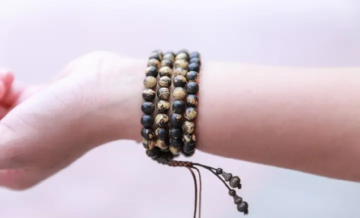 Cách Khắc Phục Vòng Tay Phong Thủy Bị Rộng Cho Người Mới Đeo