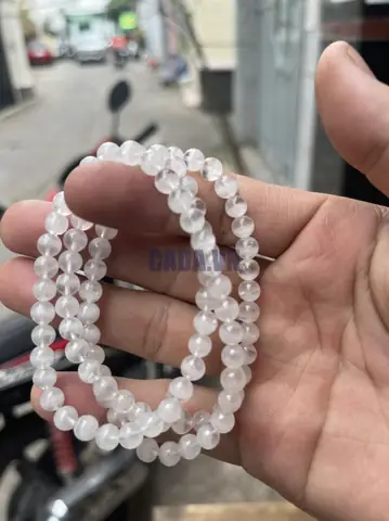 Tìm Hiểu Vòng Tay Thạch Anh Trắng Trong: Ý Nghĩa, Giá Và Cách Nhận Biết Thật