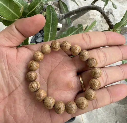 Mua Vòng Tay Trầm Hương Khánh Hòa Ở Đâu Uy Tín Và Cách Chọn Hạt Tự Nhiên Chuẩn Mua Vòng Tay Trầm Hương Khánh Hòa Ở Đâu Uy Tín Và Cách Chọn Hạt Tự Nhiên Chuẩn