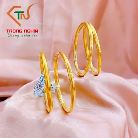Mua Vòng Tay Tròn Trơn Vàng 18k Ở Đâu Và Các Mẫu Giá Tốt Cho Nam Nữ Mua Vòng Tay Tròn Trơn Vàng 18k Ở Đâu Và Các Mẫu Giá Tốt Cho Nam Nữ