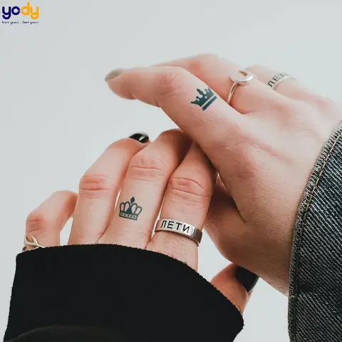 Xăm Hình Nhẫn Trên Ngón Tay: Hướng Dẫn Chi Tiết, Lưu Ý Và Xu Hướng Mới Xăm Hình Nhẫn Trên Ngón Tay: Hướng Dẫn Chi Tiết, Lưu Ý Và Xu Hướng Mới