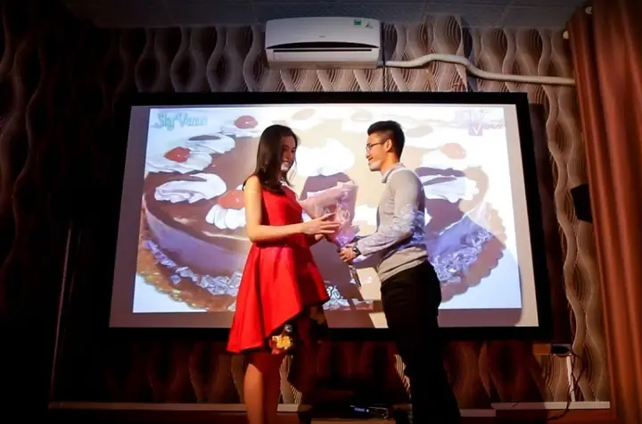 Top Quán Cafe Phim Riêng Tư Cho 2 Người Ở Hà Nội: Địa Điểm Hẹn Hò Lý Tưởng Và Bảng Giá