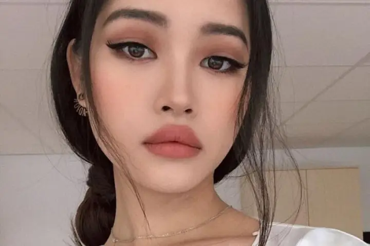 Giải Mã Tướng Số Môi Trên Dày Hơn Môi Dưới: Tốt Hay Xấu Và Vận Mệnh Của Bạn Giải Mã Tướng Số Môi Trên Dày Hơn Môi Dưới: Tốt Hay Xấu Và Vận Mệnh Của Bạn