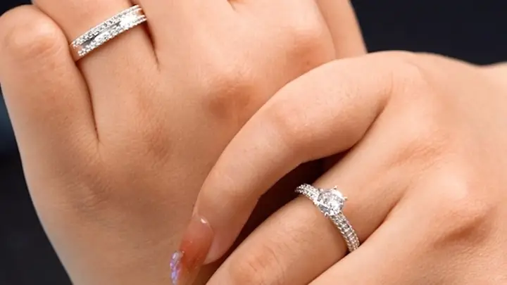 Nhẫn Đôi Có Ý Nghĩa Gì? Cách Đeo, Lựa Chọn Và Lưu Ý Khi Mua Cho Tình Yêu Bền Vững