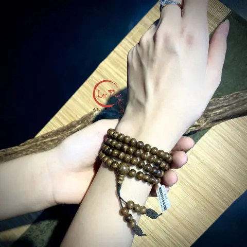 Giải Nghĩa Ý Nghĩa Vòng Tay Trầm Hương Và Tác Dụng Phong Thủy Cho Người Đeo