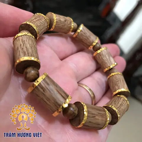 Giải Nghĩa Ý Nghĩa Vòng Tay Trầm Hương Và Tác Dụng Phong Thủy Cho Người Đeo