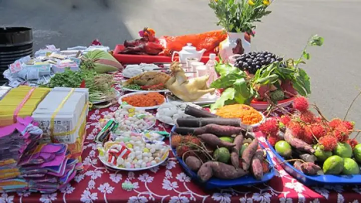 12h Trưa Cúng Cô Hồn Được Không? Giải Đáp Chi Tiết Theo Phong Tục Và Thời Gian Chuẩn 12h Trưa Cúng Cô Hồn Được Không? Giải Đáp Chi Tiết Theo Phong Tục Và Thời Gian Chuẩn
