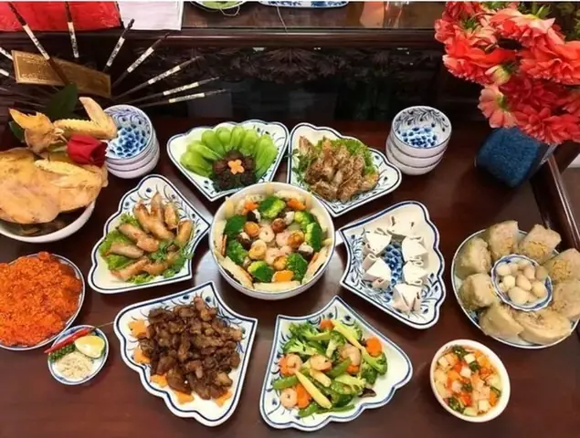 Mâm Cúng Tất Niên Ngày 28 Tết Gồm Gì? Chi Tiết Vật Phẩm, Văn Khấn, Giờ Cúng Theo 3 Miền